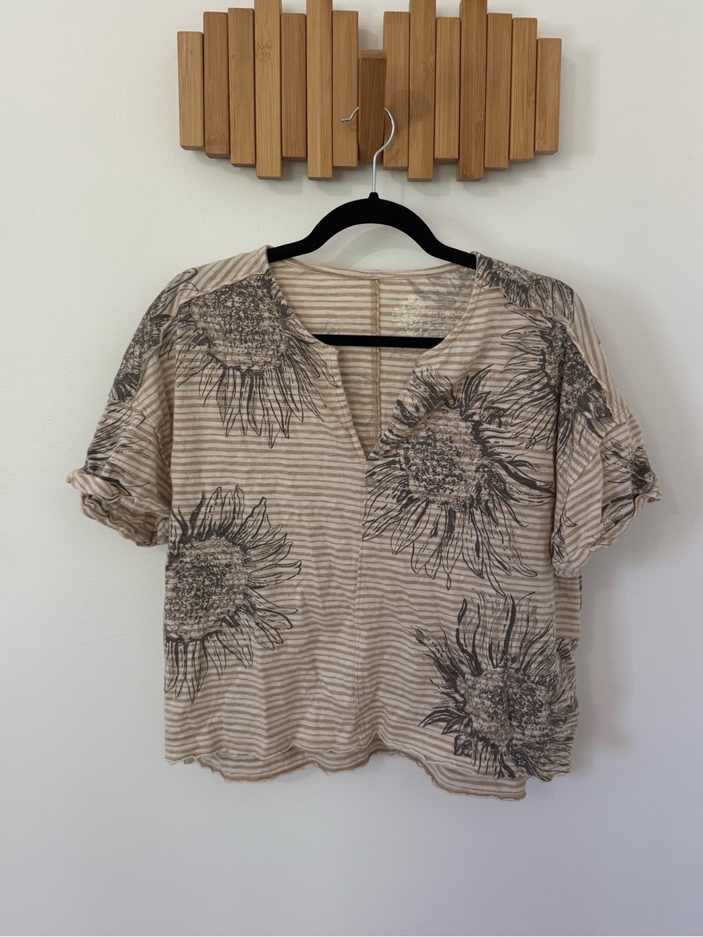 Pilcro Split-Neck Tee Cream Striped Sunflower Short Sleeve,SizeSmall,100% cotton - Picture 3 of 8